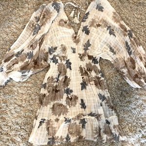 Floral open- sleeve dress